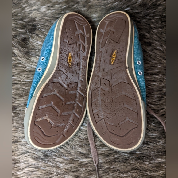 Keen Lace Up Plaid Flats- 6 - Picture 4 of 6